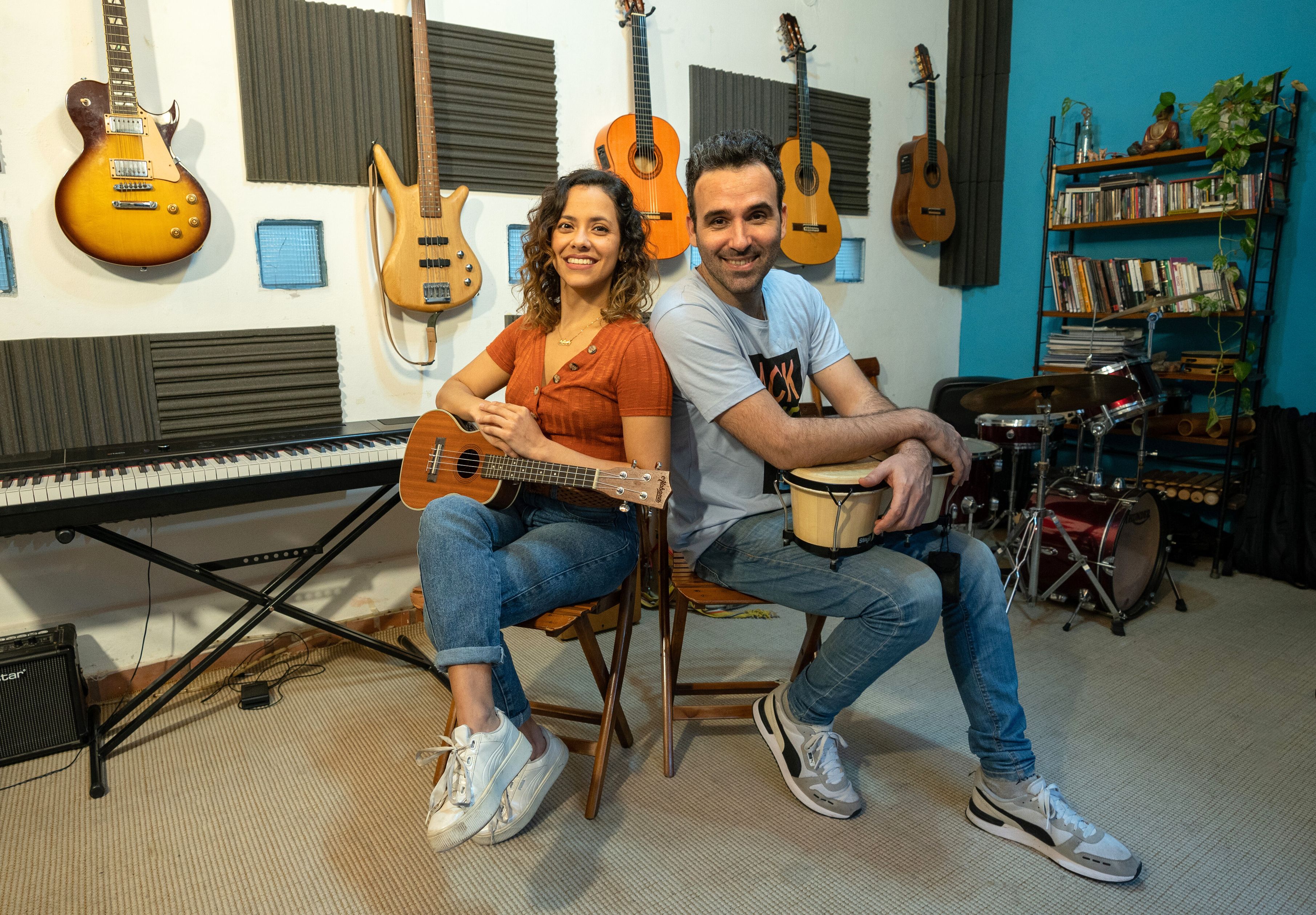 Diego y Nathaly tocando